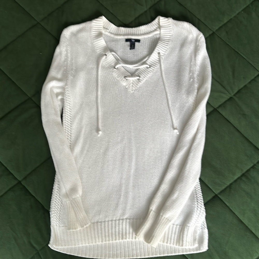Gap sweater